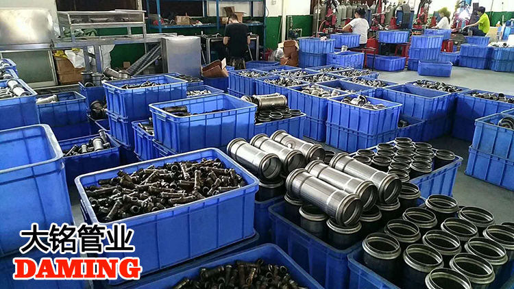 薄壁探花在线播放水管
